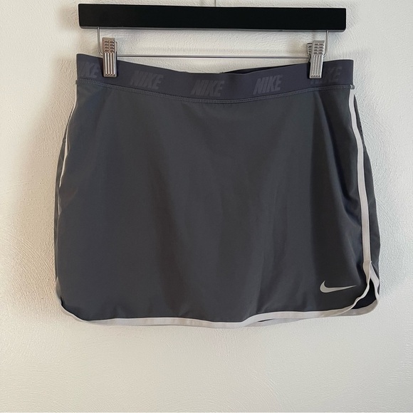 Nike Dri-Fit Gray Golf Skort size medium EUC back pocket air venting - Picture 14 of 14
